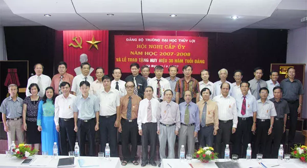 32 Đảng viên được truy tặng và trao tặng huy hiệu 30 năm tuổi Đảng