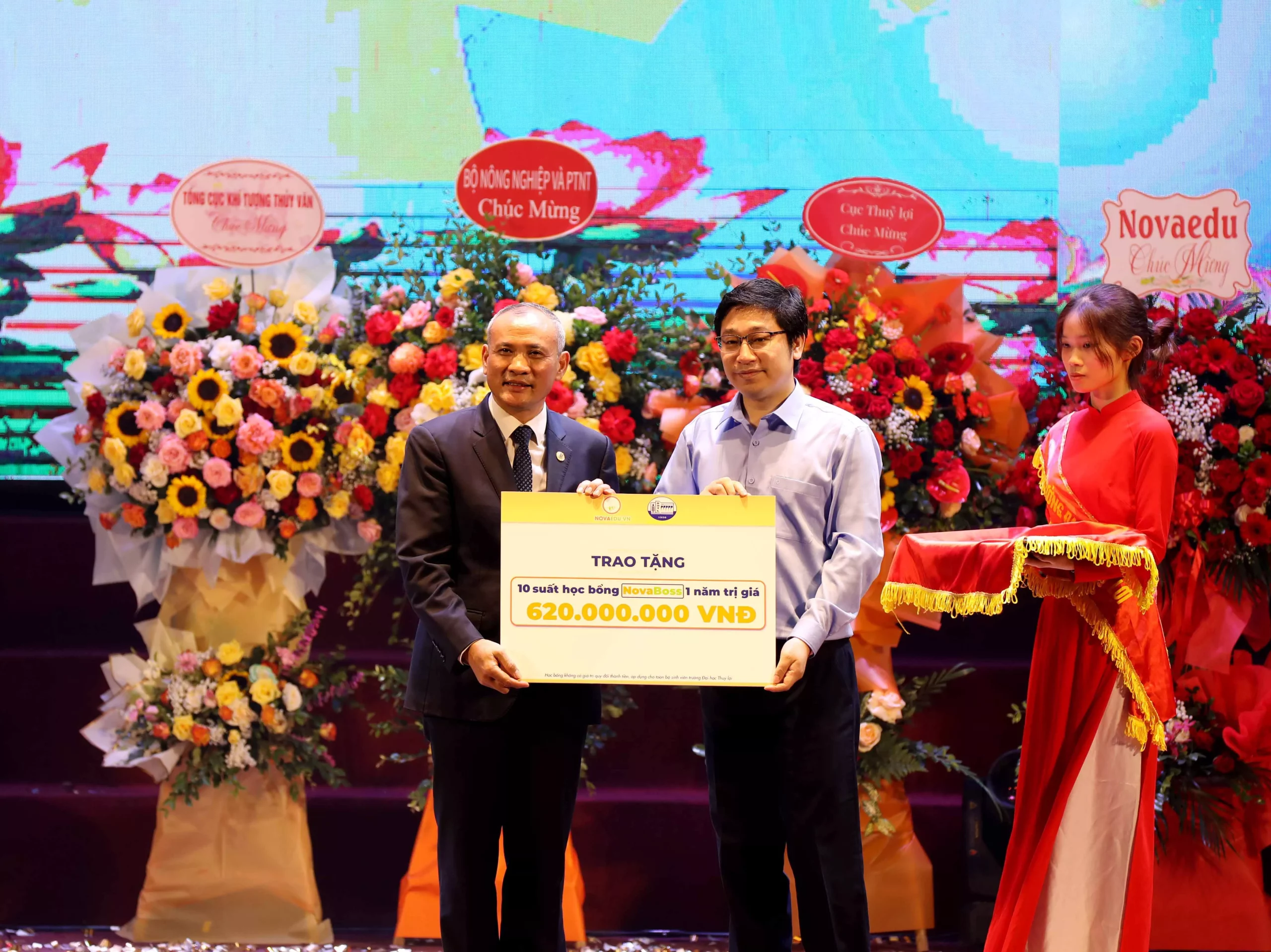 Thông báo cấp học bổng và hỗ trợ tài chính cho tân sinh viên khóa 67