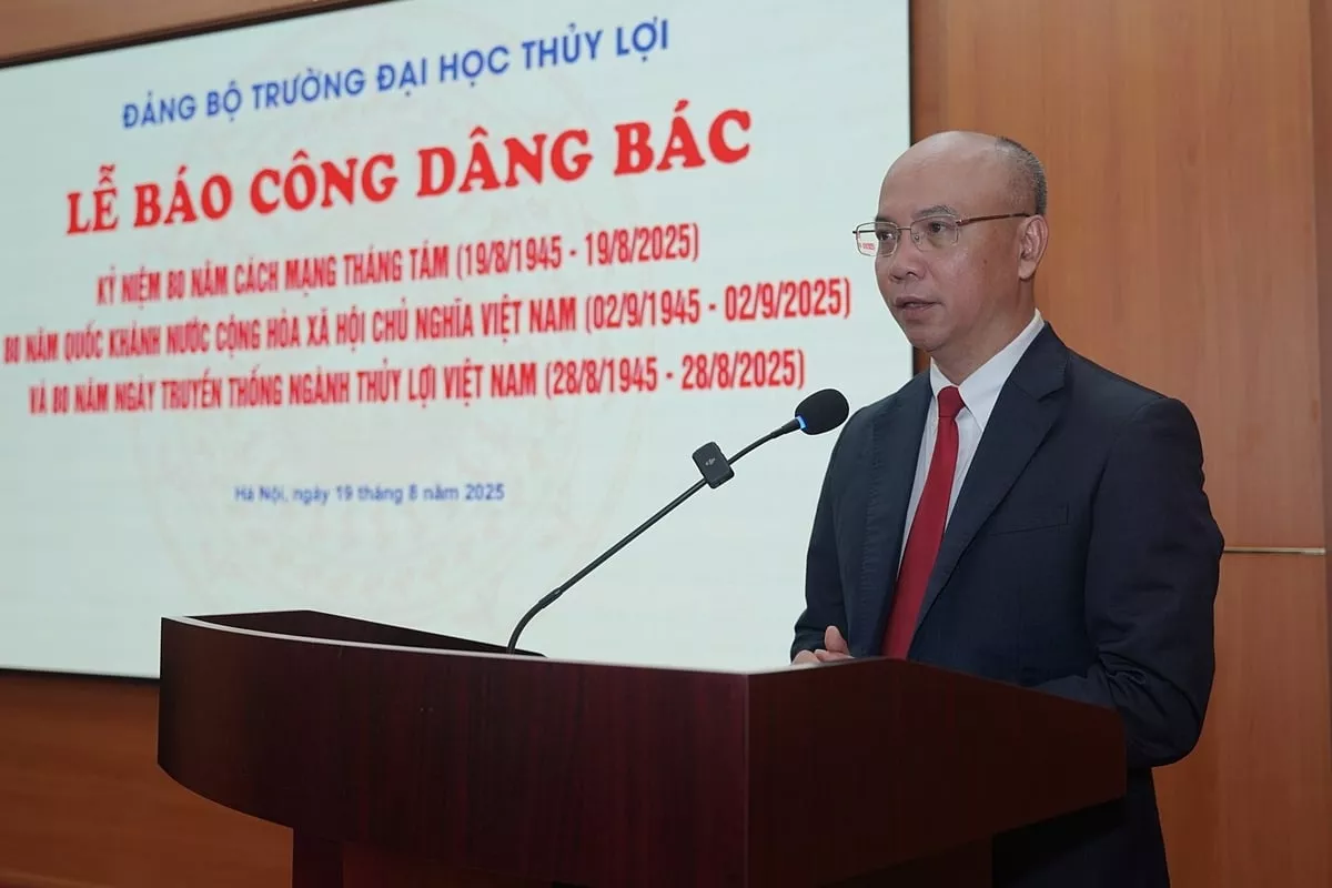43 đảng viên trẻ và lễ kết nạp hiếm có tiền lệ