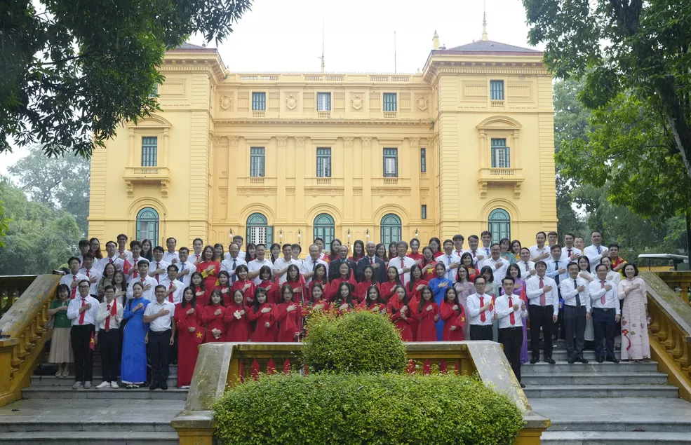 Trường Đại học Thủy lợi tổ chức viếng Lăng Bác, Báo công dâng Bác và Lễ kết nạp đảng viên mới chào mừng các sự kiện trọng đại