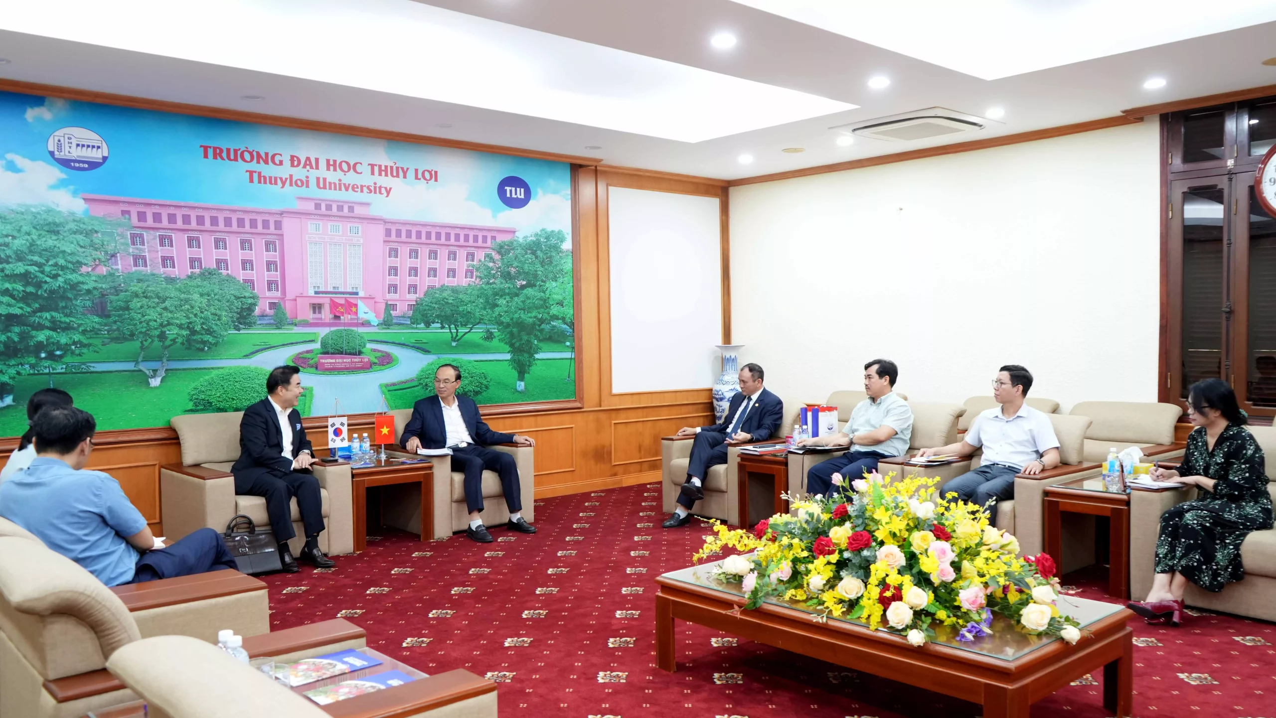 Trường Đại học Thủy lợi tiếp và làm việc với Trường Đại học Pyeongtaek, Hàn Quốc.