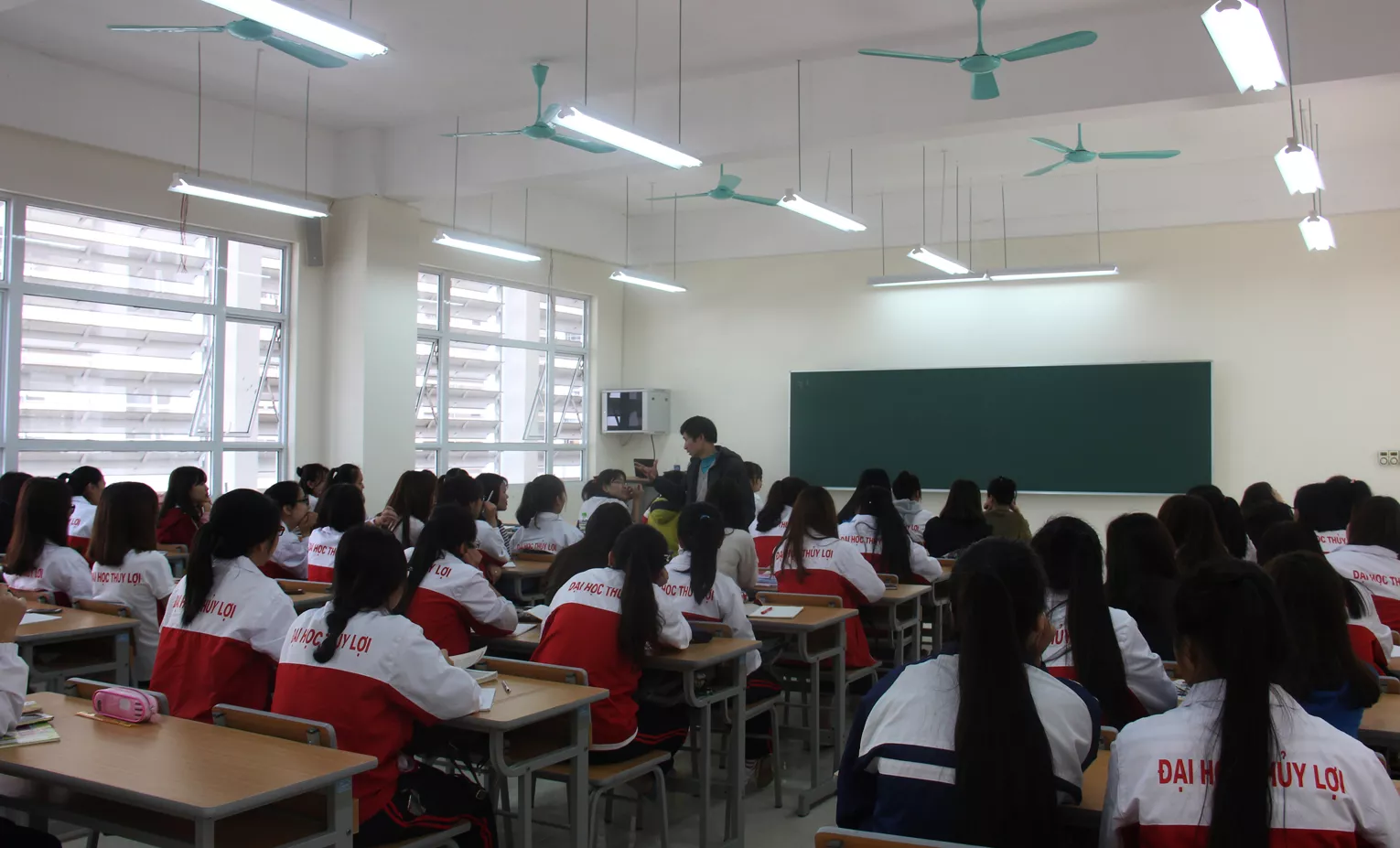 Quyết định công nhận danh sách Giáo viên chủ nhiệm kiêm Cố vấn học tập các lớp đào tạo theo hệ thống tín chỉ năm học 2018-2019