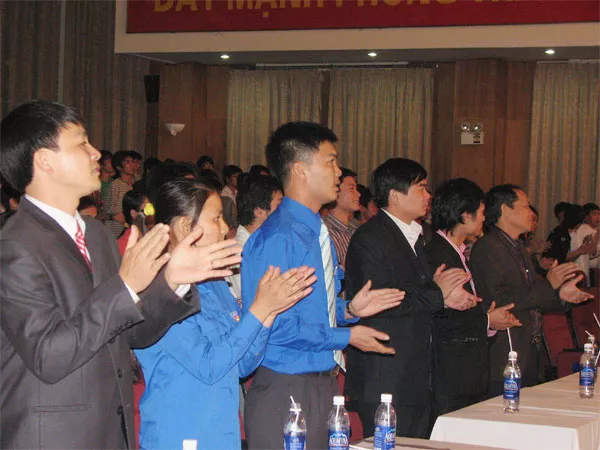 Sôi nổi lễ ra quân phát động tháng thanh niên năm 2009 hướng tới kỷ niệm 50 năm thành lập Trường