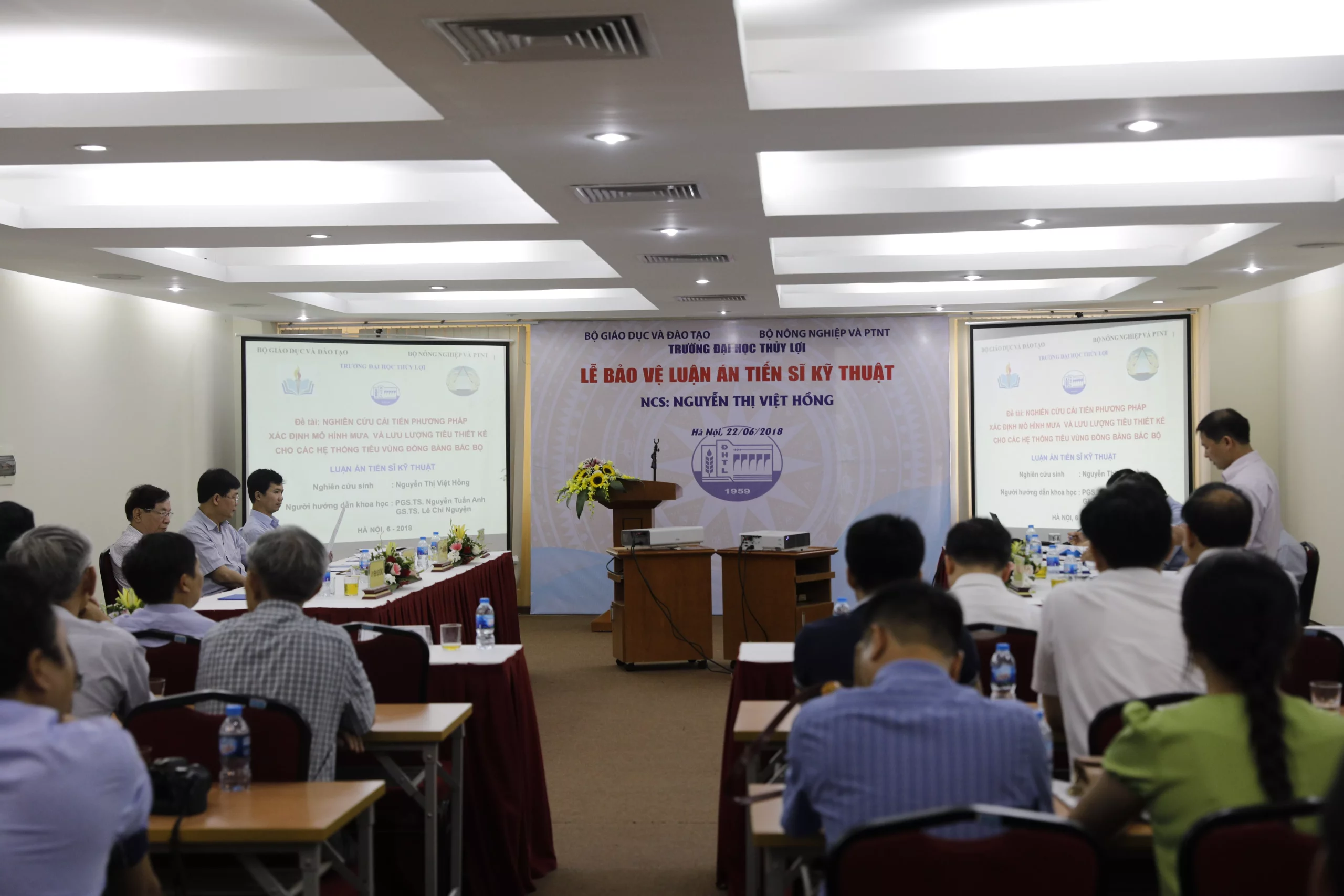 Trường Đại học Thủy lợi tổ chức bảo vệ luận án tiến sĩ cho NCS Nguyễn Thị Việt Hồng