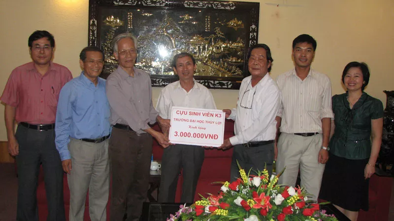 Chùm ảnh các cựu sinh viên, bạn bè về thăm Nhà trường nhân dịp 50 năm.