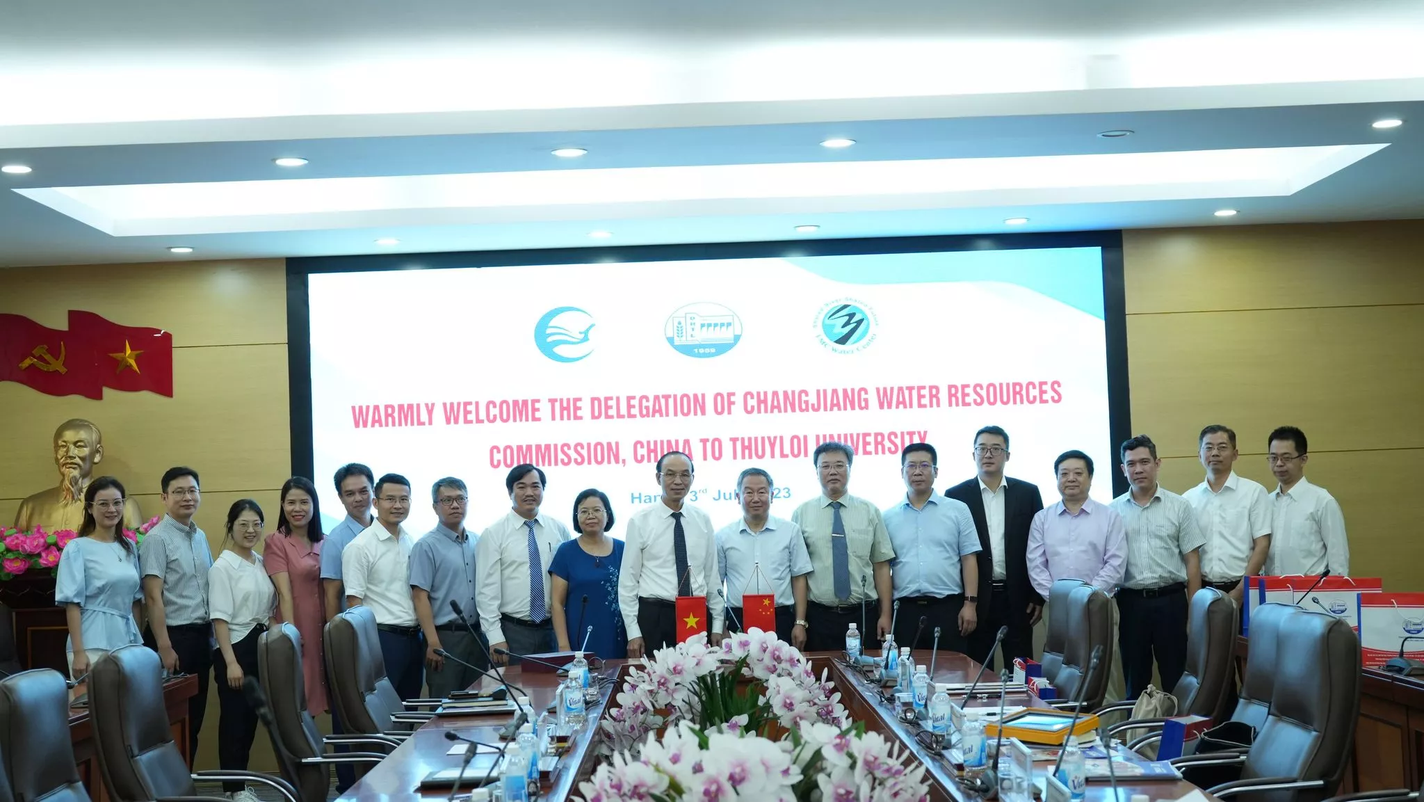 Ủy ban lưu vực sông Trường Giang, Trung Quốc sang thăm và làm việc với Trường Đại học Thủy lợi
