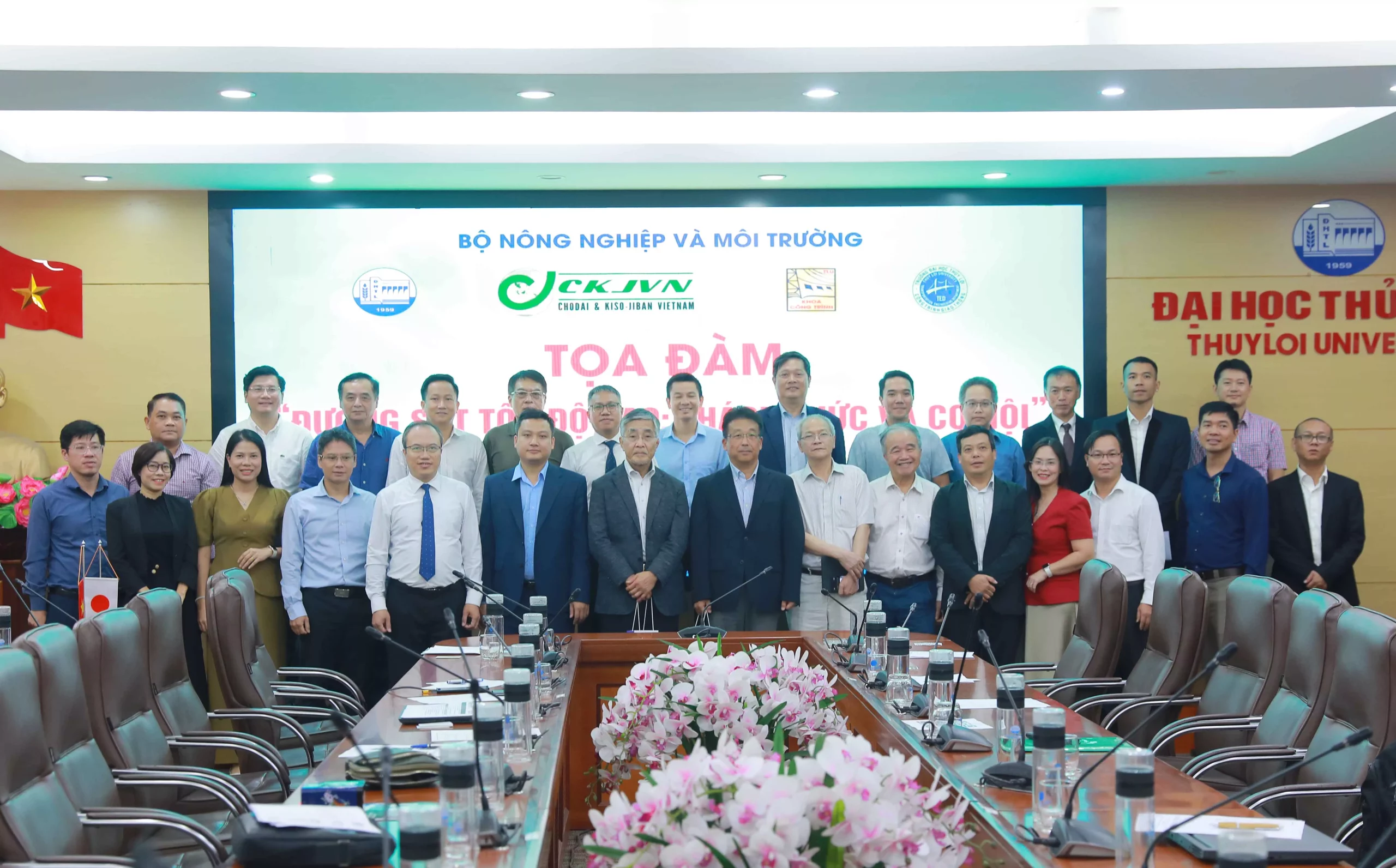 Trường Đại học Thủy lợi và Công ty TNHH Chodai & Kiso-Jiban Việt Nam ký kết Biên bản ghi nhớ và Tọa đàm khoa học “Đường sắt tốc độ cao – Thách thức và cơ hội”