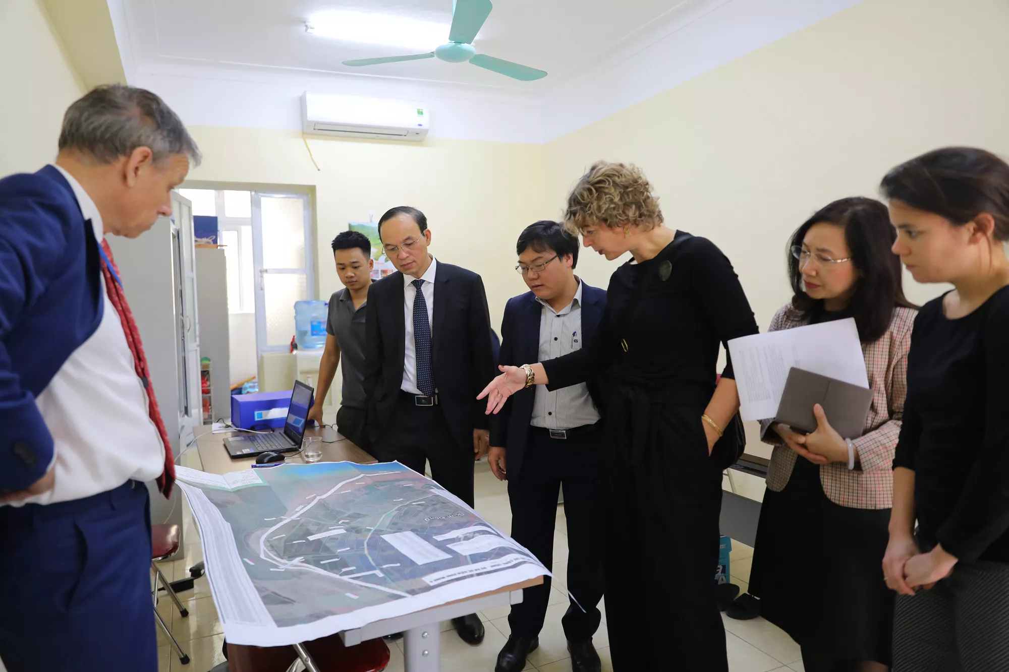 Đại sứ Hà Lan tại Việt Nam đến thăm và làm việc với Nhà trường