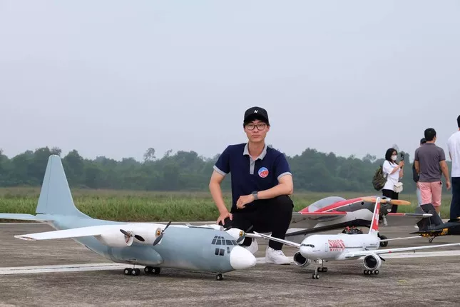 Nam sinh Trường Đại học Thủy lợi đam mê chế tạo hàng trăm ‘siêu máy bay’, vận tốc hơn 180km/h