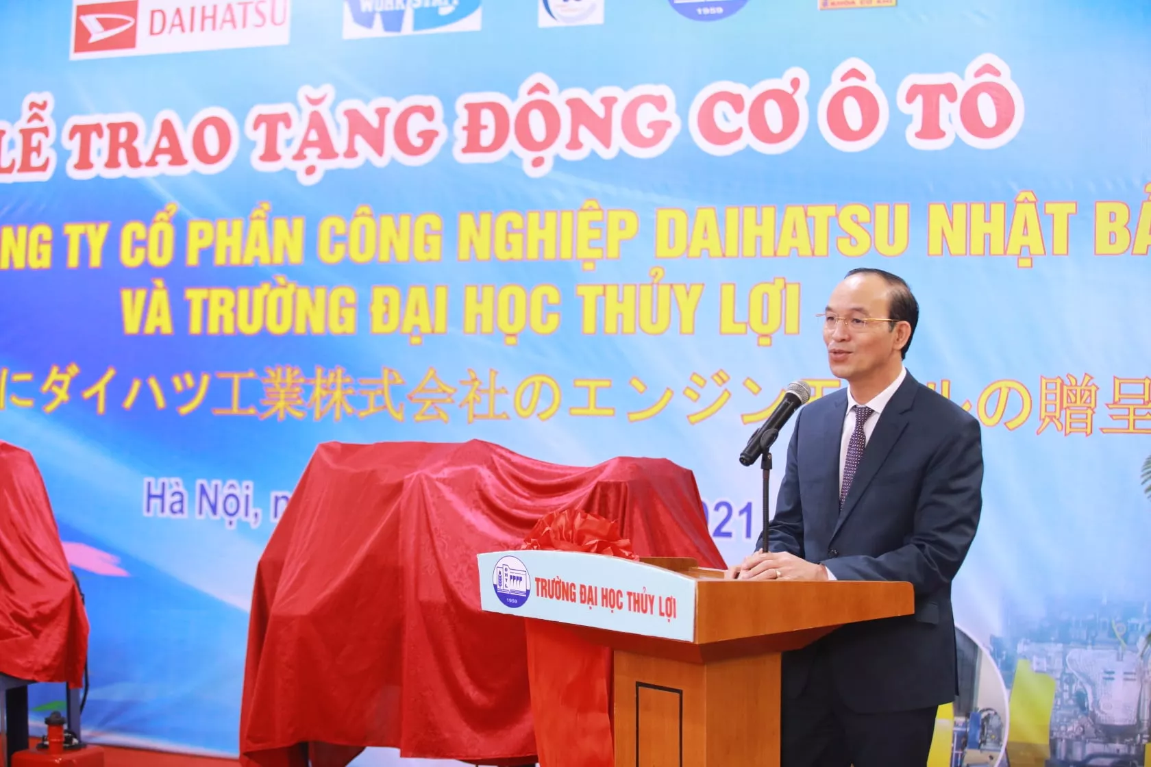 Trường Đại học Thủy lợi tiếp nhận công cụ thực hành từ đối tác DAIHATSU
