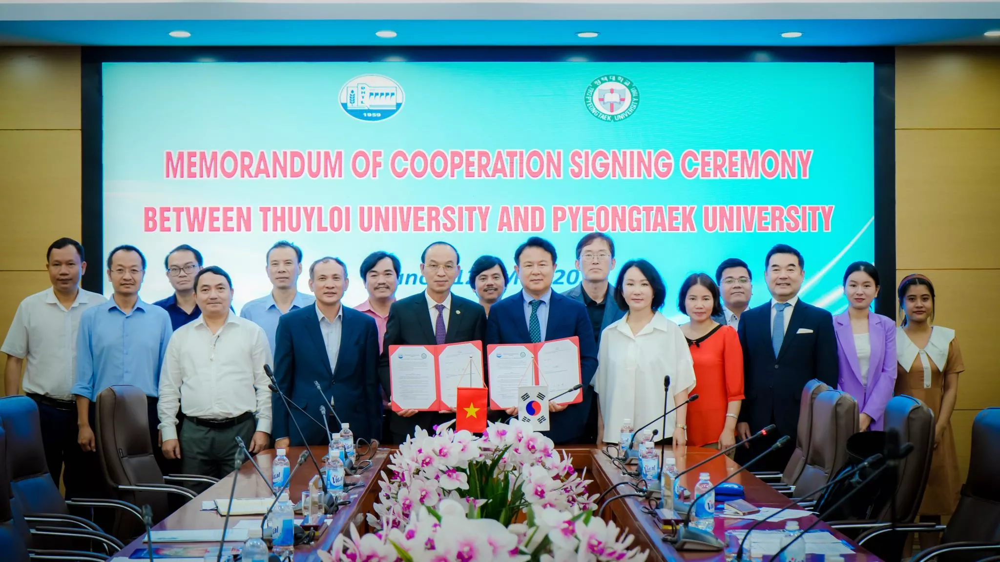 Buổi lễ ký kết Biên bản ghi nhớ giữa Trường Đại học Thủy lợi và Trường Đại học Pyeongtaek, Hàn Quốc.
