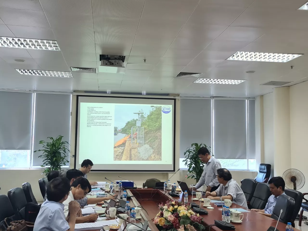 Nghiệm thu kết quả nhiệm vụ theo Nghị định thư “Nghiên cứu thiết lập hệ thống quan trắc theo thời gian thực phục vụ cảnh báo sớm trượt lở đất”