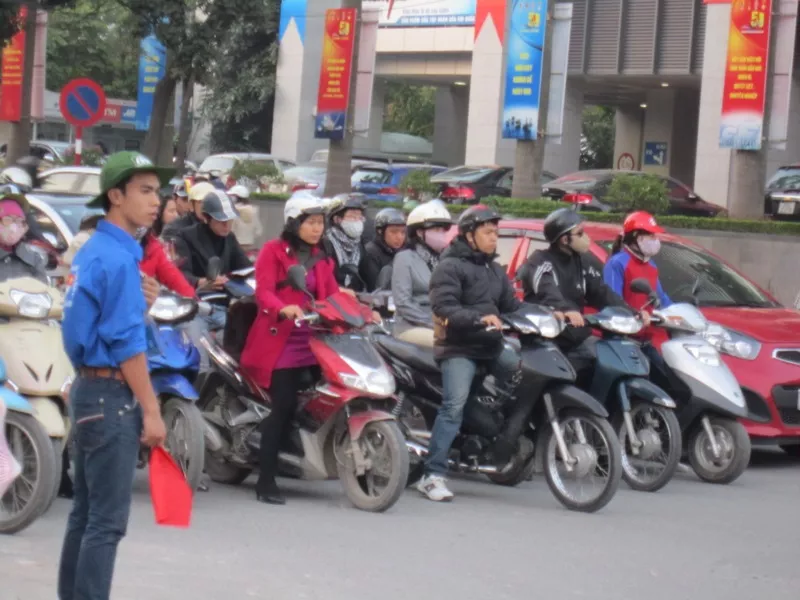Sinh viên tình nguyện : Chiến sỹ “Giao thông xanh”