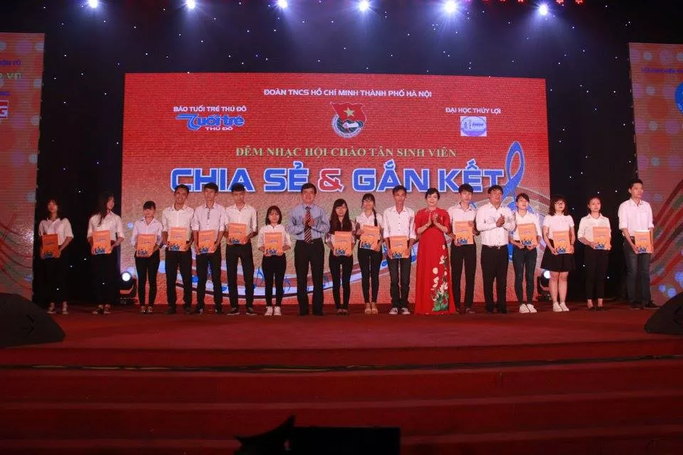 “Mãn nhãn” với đêm nhạc hội chào tân sinh viên Thủy lợi