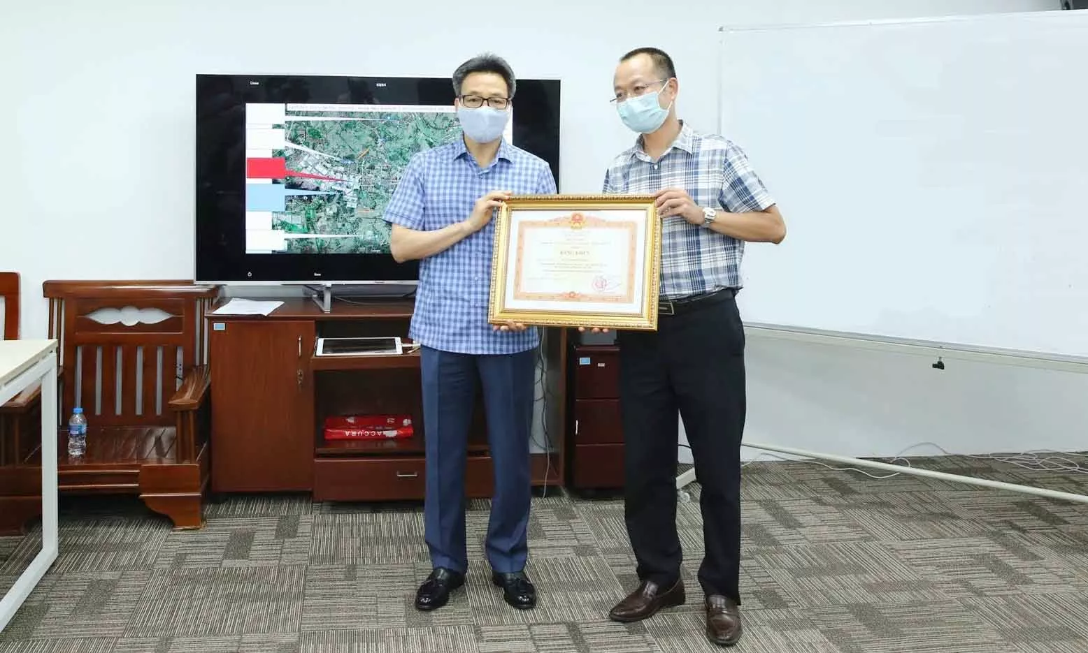 Giảng viên và cựu sinh viên Trường Đại học Thủy lợi nhận Bằng khen của Thủ tướng Chính phủ