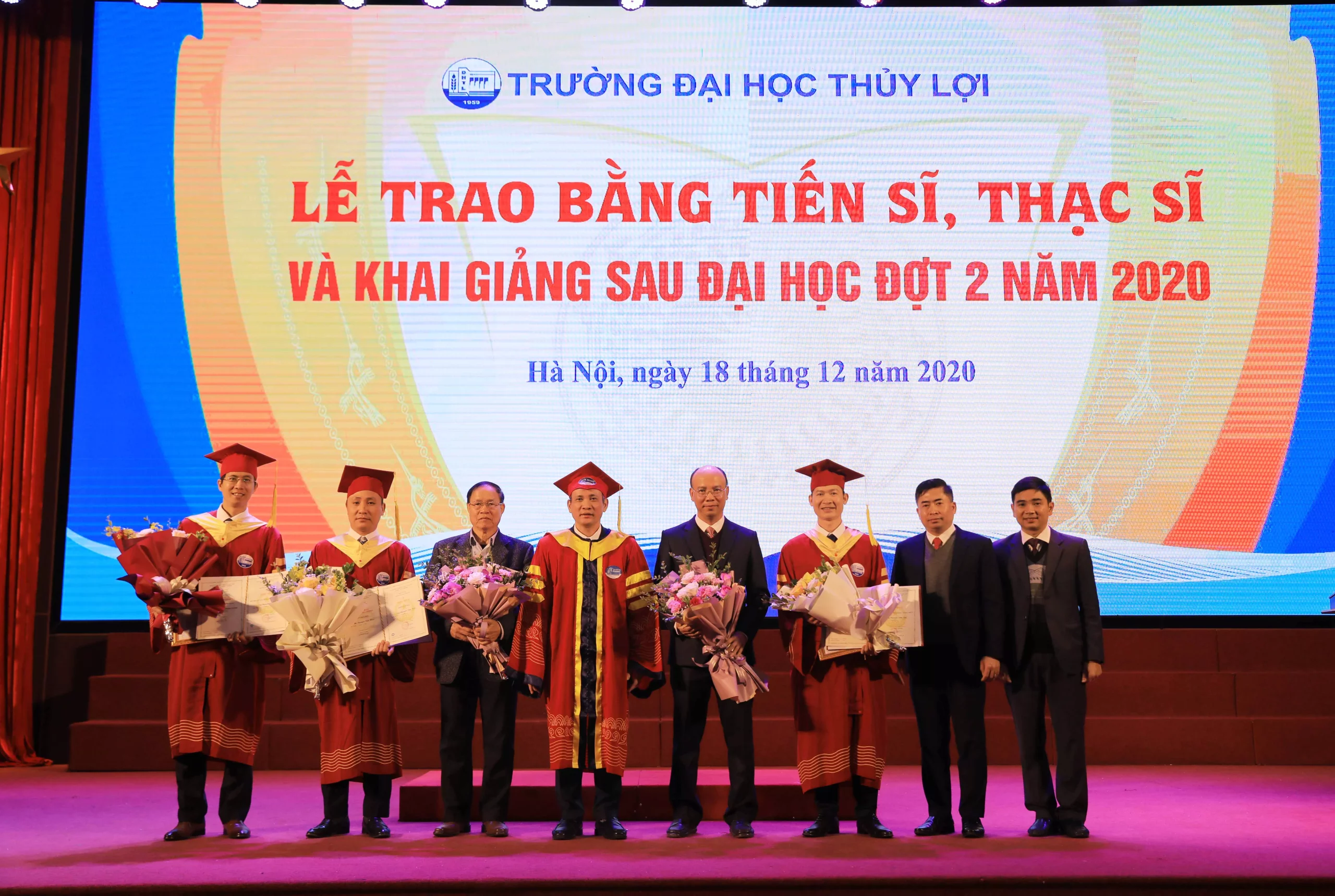 153 Tiến sĩ và 5.457 Thạc sĩ đã được đào tạo và cấp bằng tốt nghiệp tại Trường Đại học Thủy lợi