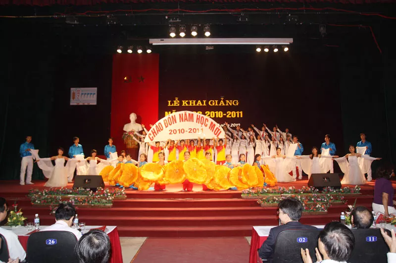 Tưng bừng lễ khai giảng năm học mới 2010– 2011