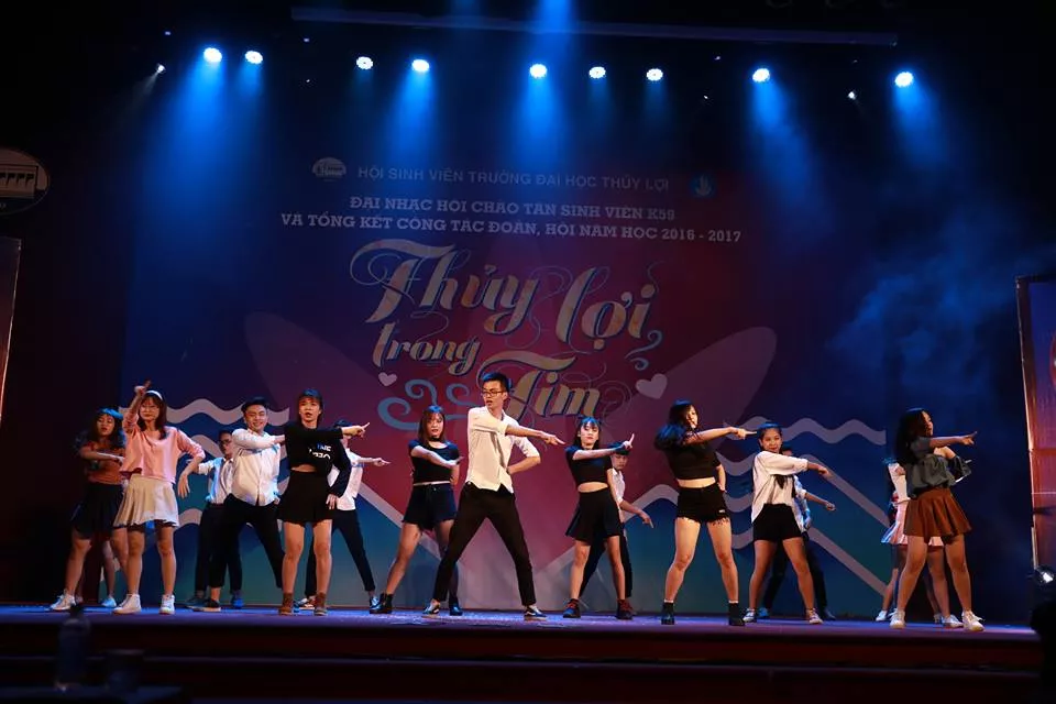 Đêm nhạc hội chào tân sinh viên Khóa 59