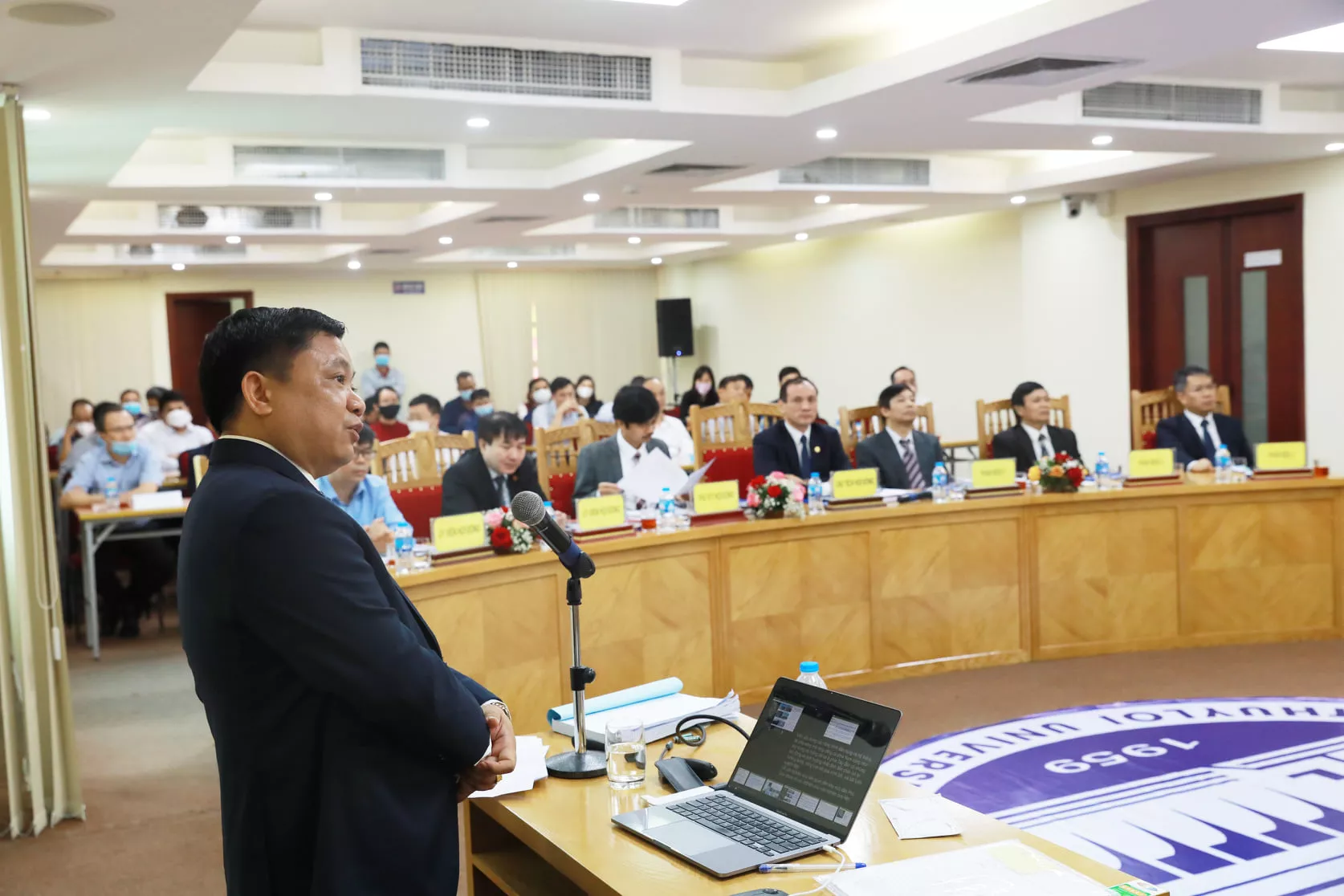 NCS Mai Quang Khoát bảo vệ luận án “Nghiên cứu tương tác sóng – đảo Phú Quý và đề xuất giải pháp giảm sóng quanh đảo”