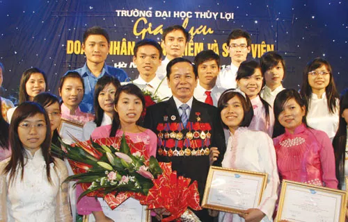 [PODCAST] Những bàn tay nối dài từ một gia đình