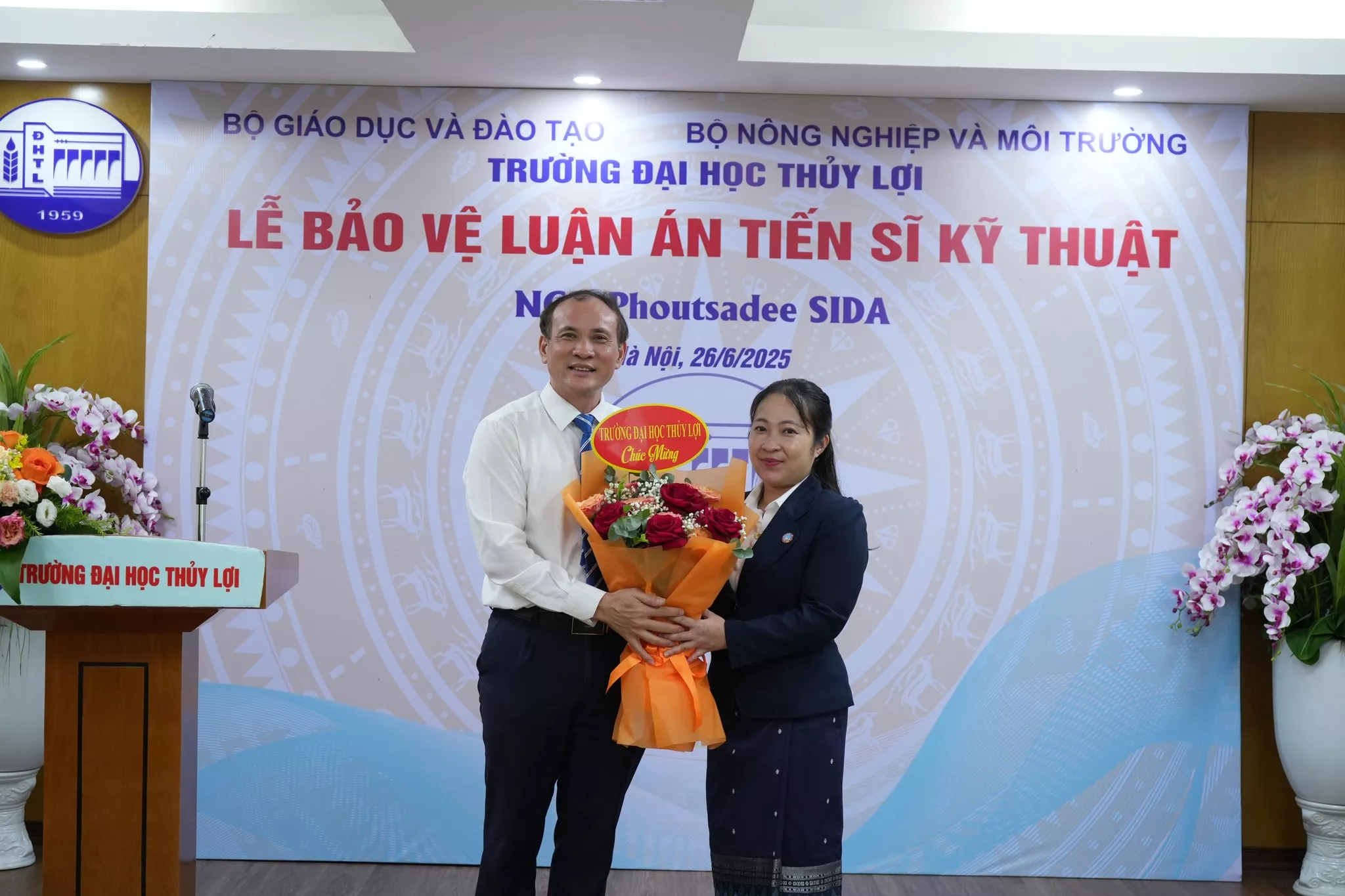 Nữ nghiên cứu sinh người Lào bảo vệ thành công luận án tiến sĩ tại Trường Đại học Thủy lợi
