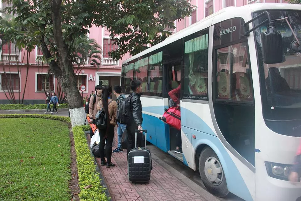 Sinh viên K58 tập kết chuẩn bị kỳ học mới ở Cơ sở mở rộng trường tại Hưng Yên