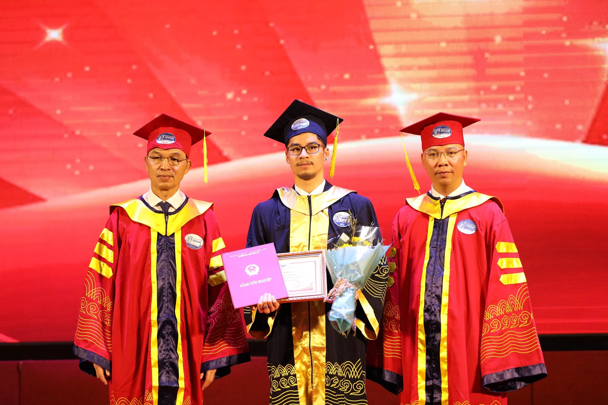 Trường ĐH Thuỷ lợi trao bằng cho 1148 tân cử nhân và kỹ sư