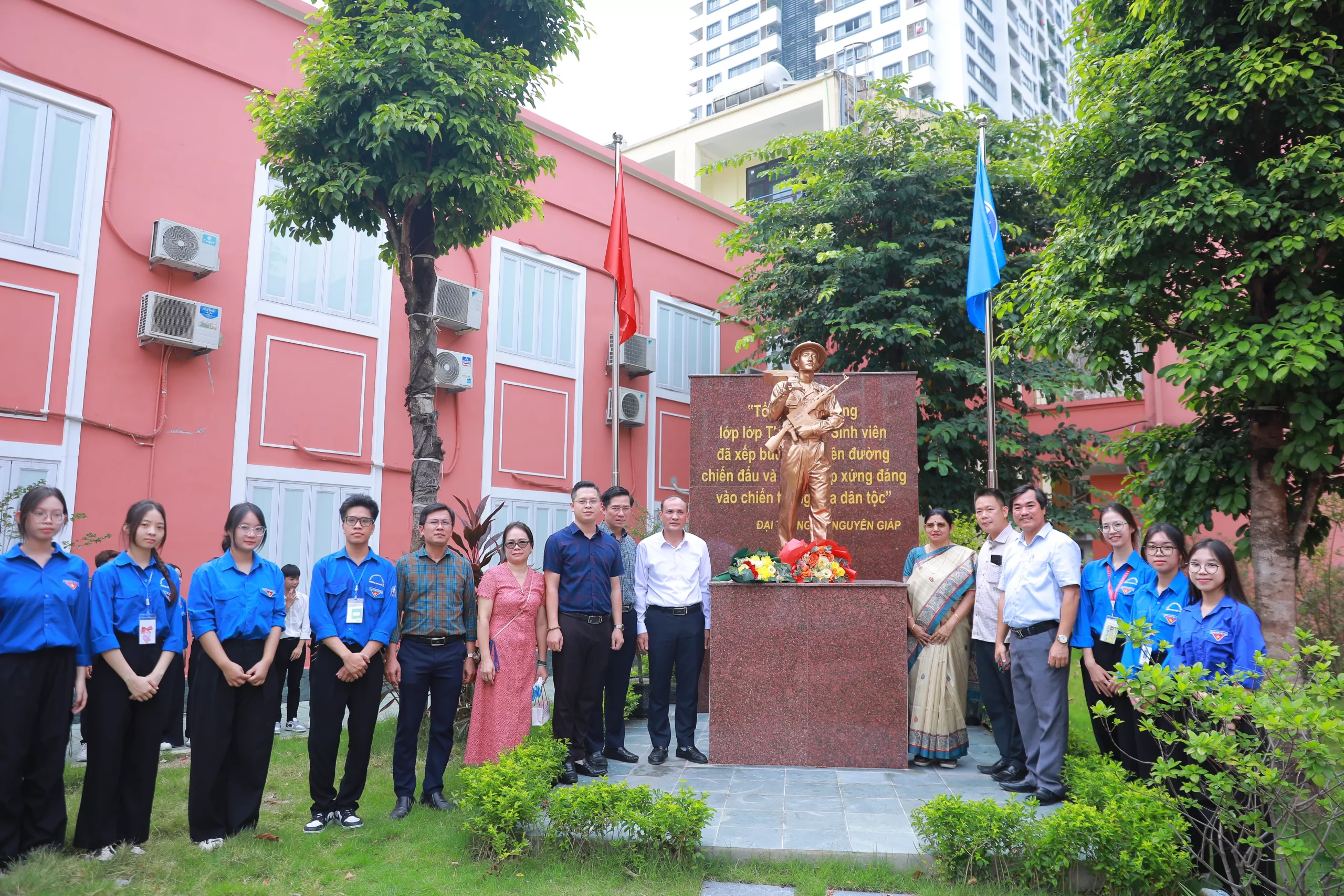 Trồng cây hữu nghị Việt Nam – Ấn Độ tại Quảng trường sinh viên, Trường Đại học Thủy lợi