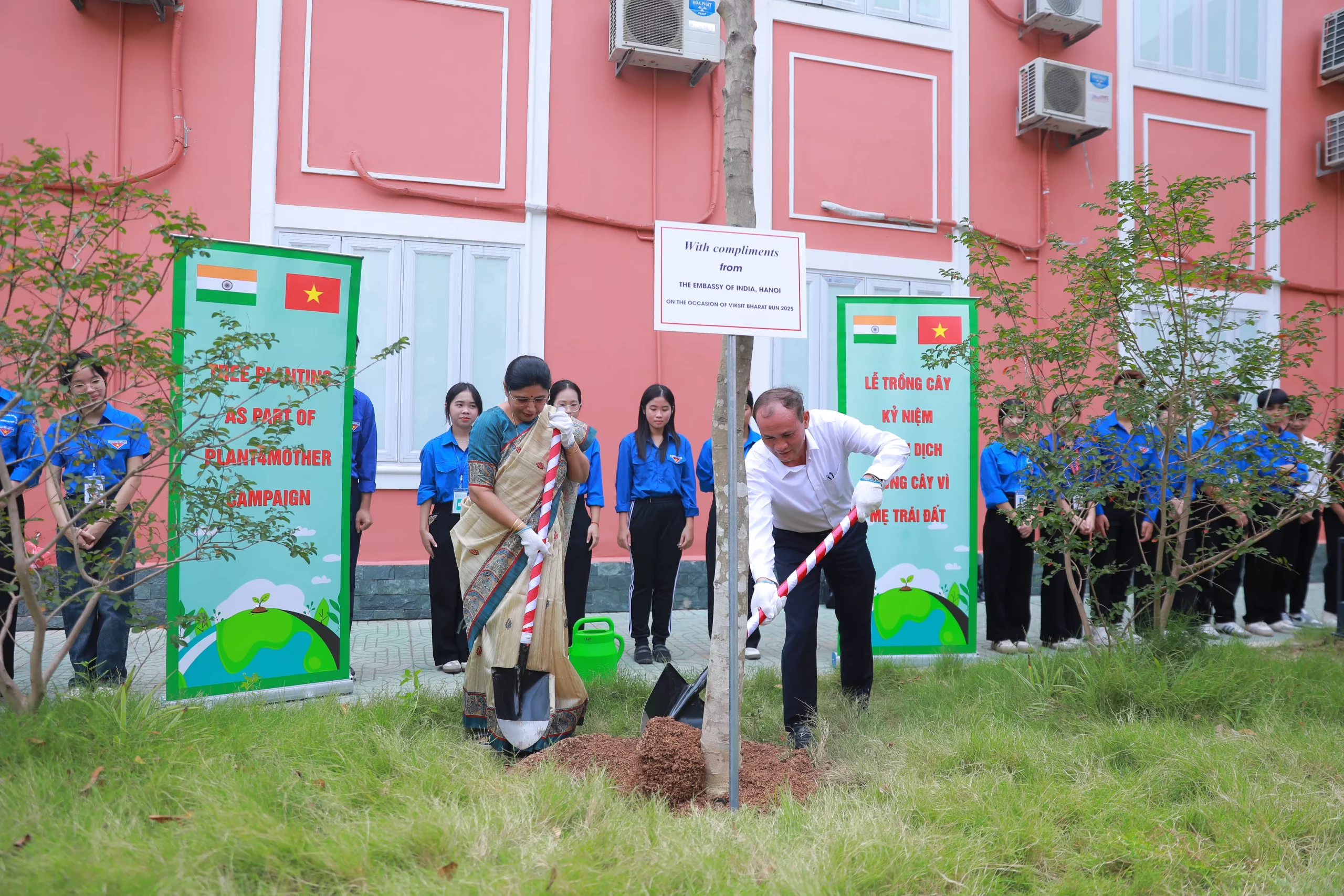 Trồng cây hữu nghị Việt Nam – Ấn Độ tại Quảng trường sinh viên, Trường Đại học Thủy lợi