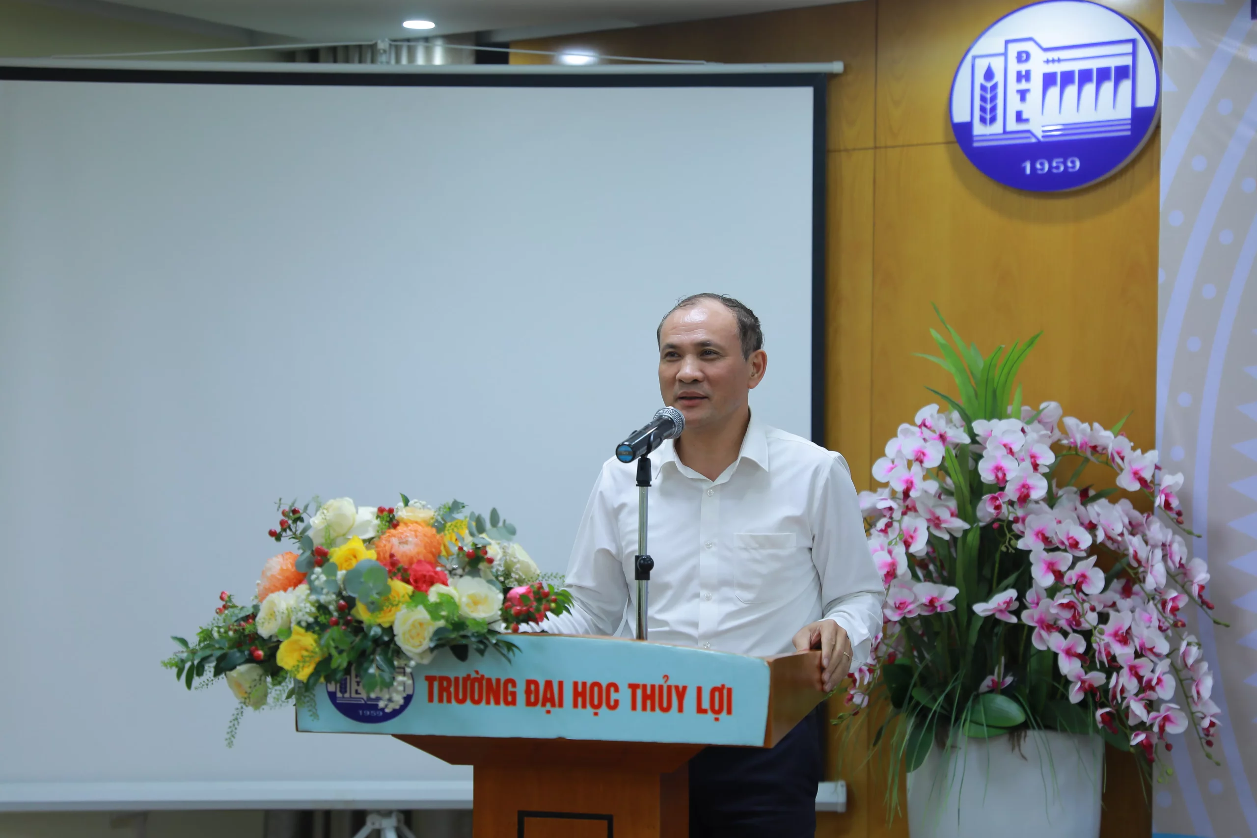 Nghiên cứu sinh Nguyễn Đức Lợi bảo vệ thành công luận án Tiến sĩ Quản lý xây dựng tại Trường Đại học Thủy lợi