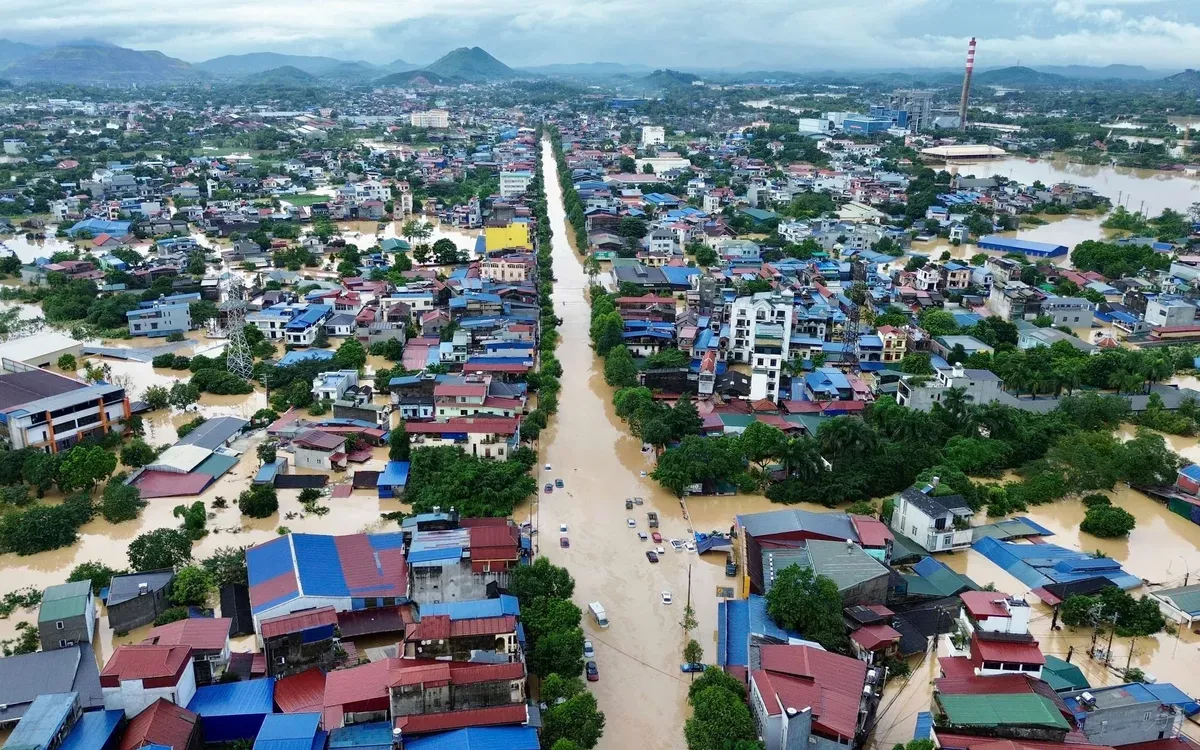 Chung tay cùng các gia đình cựu sinh viên Thủy lợi tại Thái Nguyên khắc phục hậu quả lũ lụt