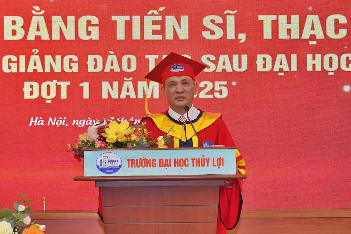 Trường Đại học Thủy lợi tổ chức trao bằng Tiến sĩ, Thạc sĩ và Khai giảng đào tạo sau đại học đợt 1 năm 2025