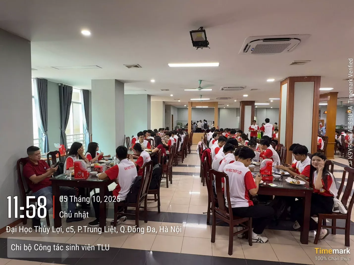 Phát huy tinh thần tiên phong của Đảng viên trẻ trong buổi sinh hoạt Chi bộ tháng 10/2025