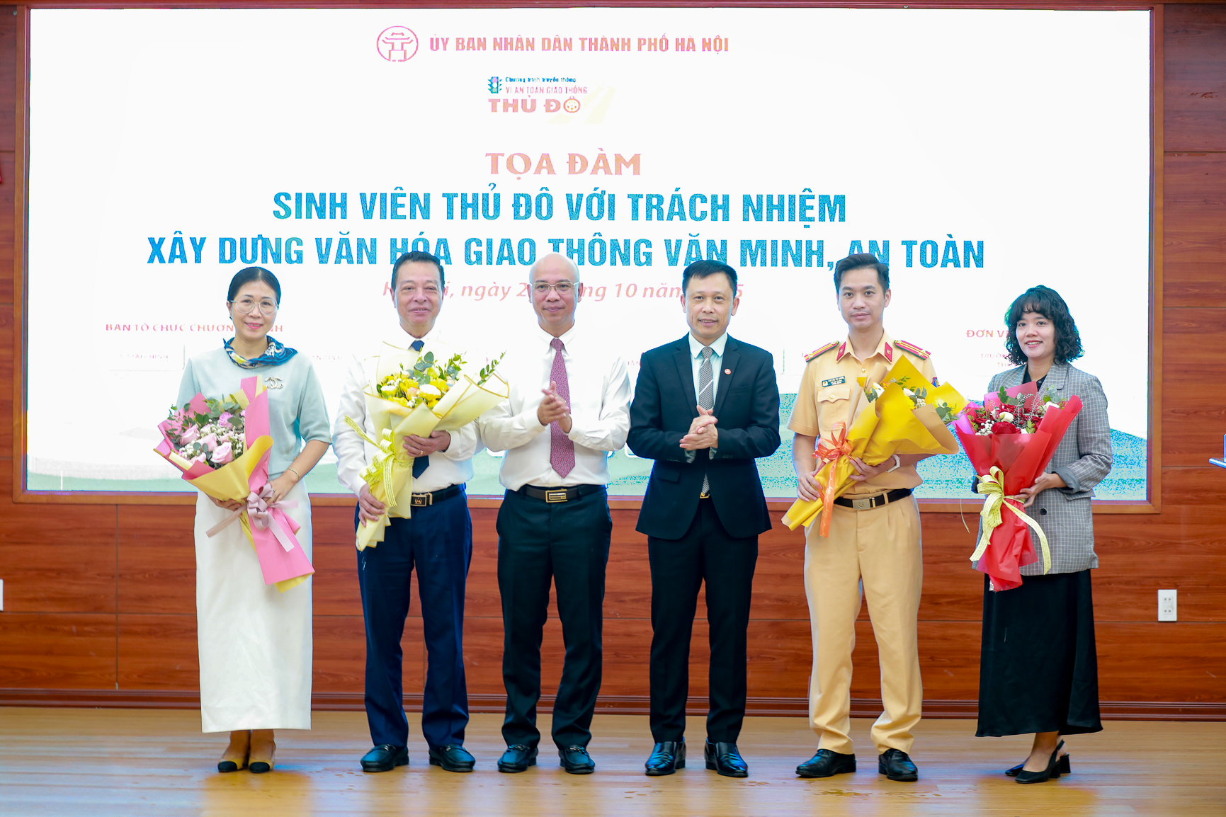 Sinh viên Thủ đô với sứ mệnh xây dựng văn hoá giao thông văn minh, an toàn