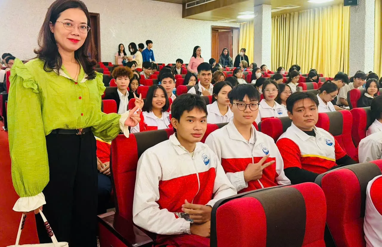Sinh viên Thủy lợi lan tỏa hành trình tái sinh nhựa