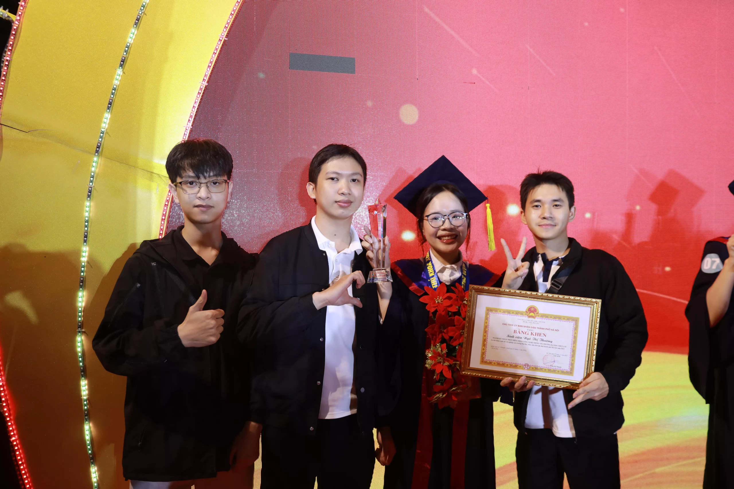 Ngô Thị Thương – nữ sinh Kỹ thuật phần mềm được vinh danh tại Văn Miếu và hành trình lặng lẽ của GPA 3.94/4