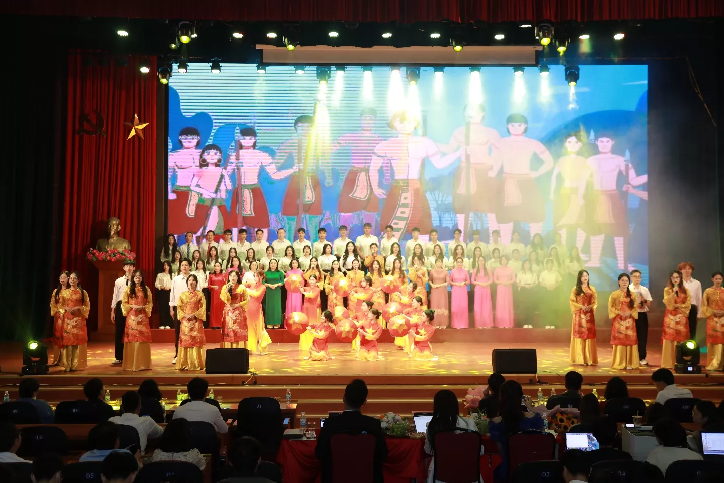Đêm hội diễn văn nghệ 20/11 “cháy” hết mình, Khoa Công trình giành ngôi vị quán quân toàn đoàn