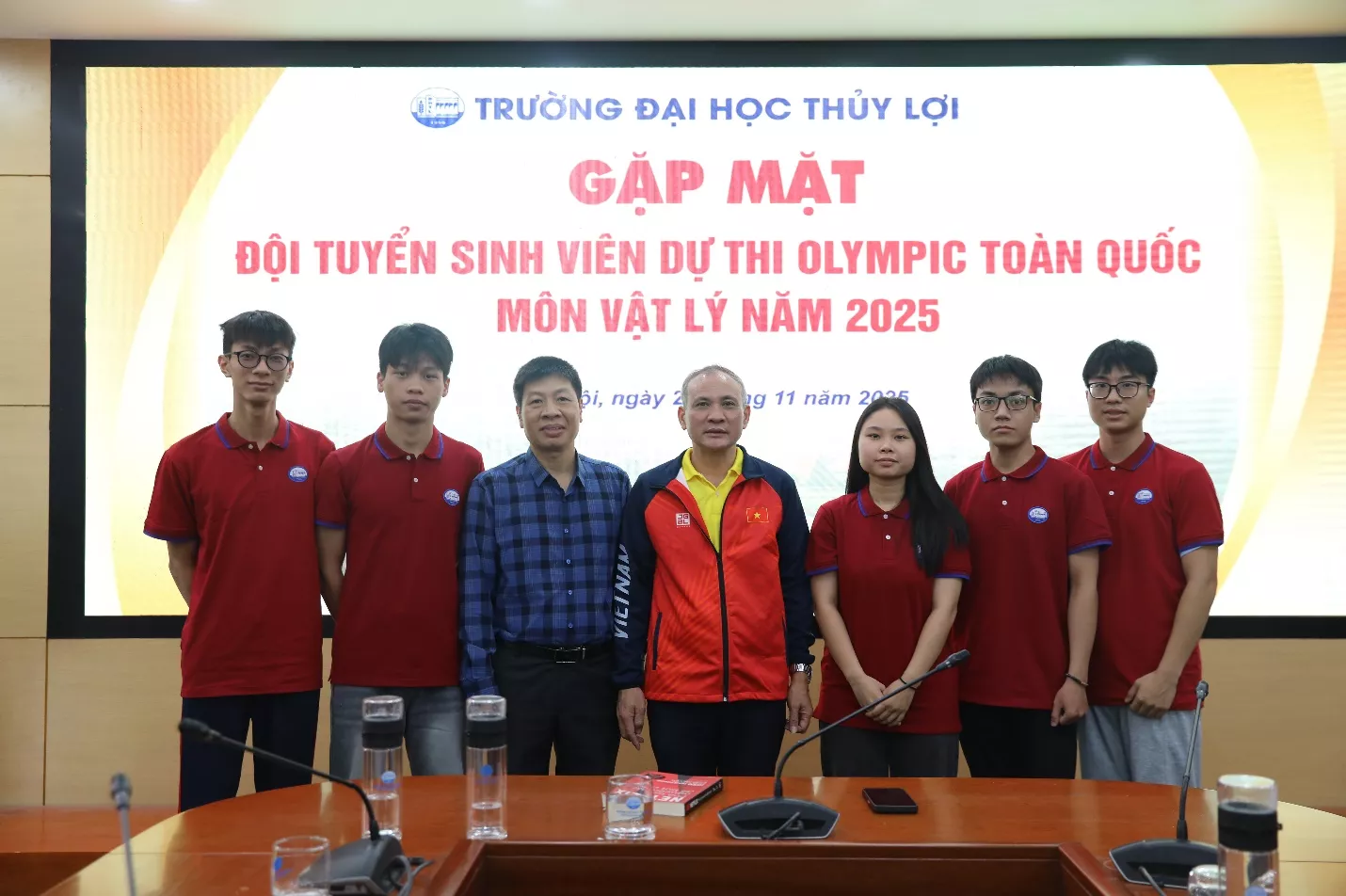 Trường Đại học Thủy lợi gặp mặt đội tuyển sinh viên dự Olympic Vật lý toàn quốc năm 2025