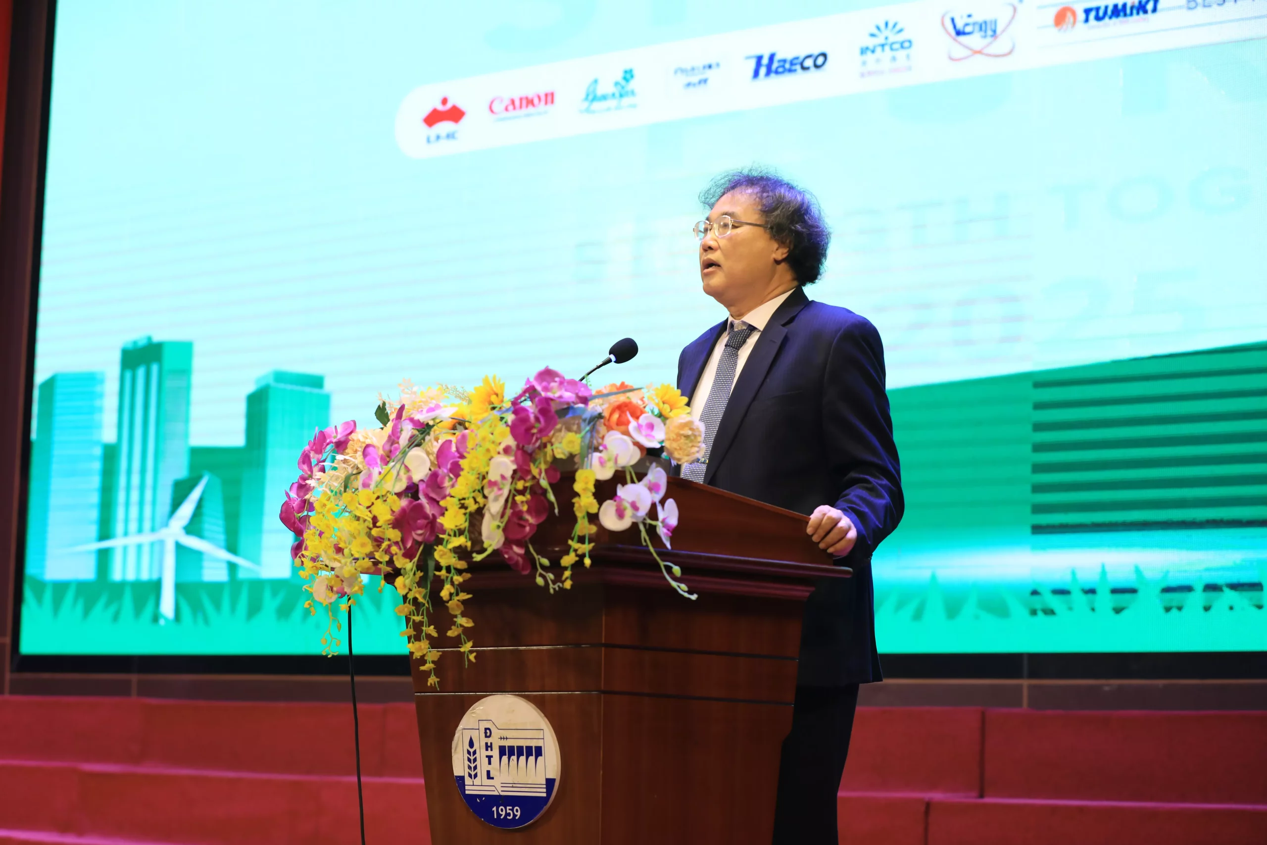 Chuyển dịch năng lượng mở ra 400.000 cơ hội việc làm cho sinh viên kỹ thuật