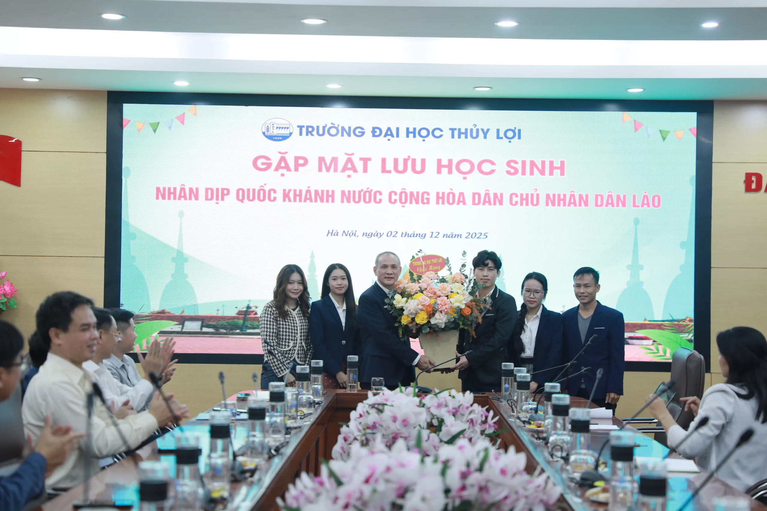Trường Đại học Thủy lợi gặp mặt lưu học sinh Lào nhân kỷ niệm 50 năm Quốc khánh CHDCND Lào