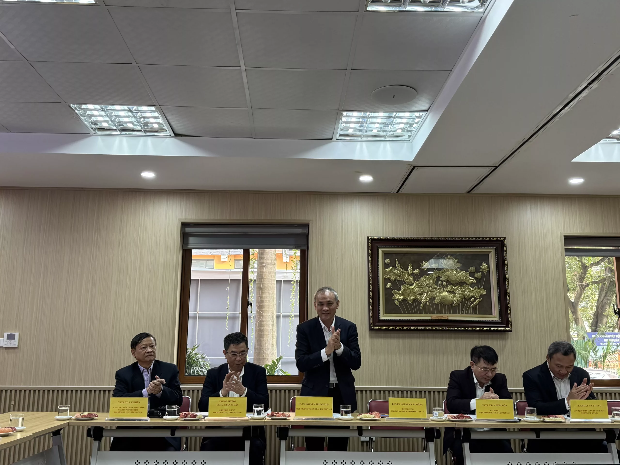 Trường Đại học Thủy lợi tham dự tọa đàm “An ninh phi truyền thống trong quản trị đô thị Hà Nội: Thực trạng – thách thức – giải pháp bền vững”