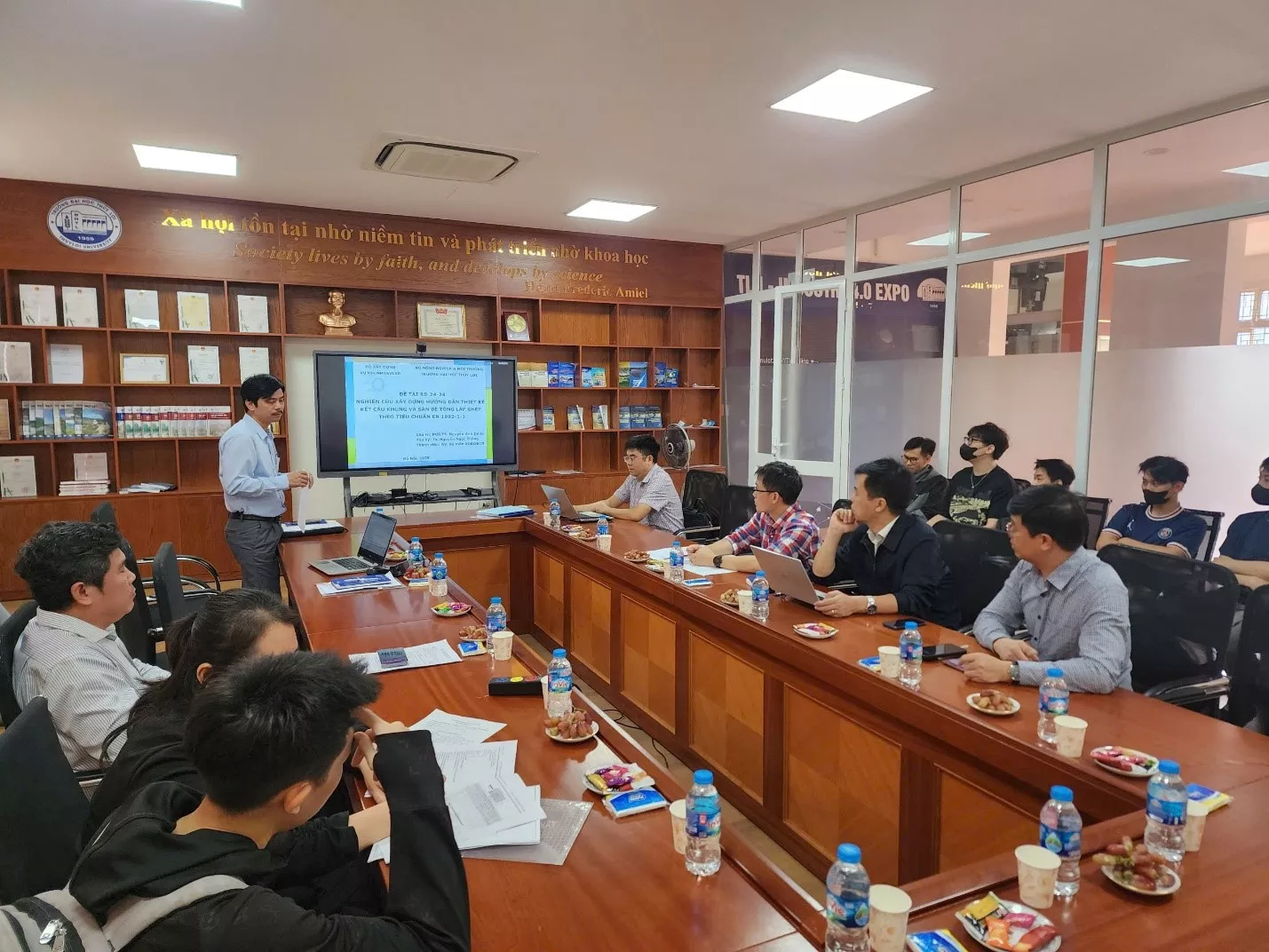 Nghiên cứu xây dựng hướng dẫn thiết kế kết cấu khung và sàn bê tông lắp ghép theo tiêu chuẩn EN 1992-1-1
