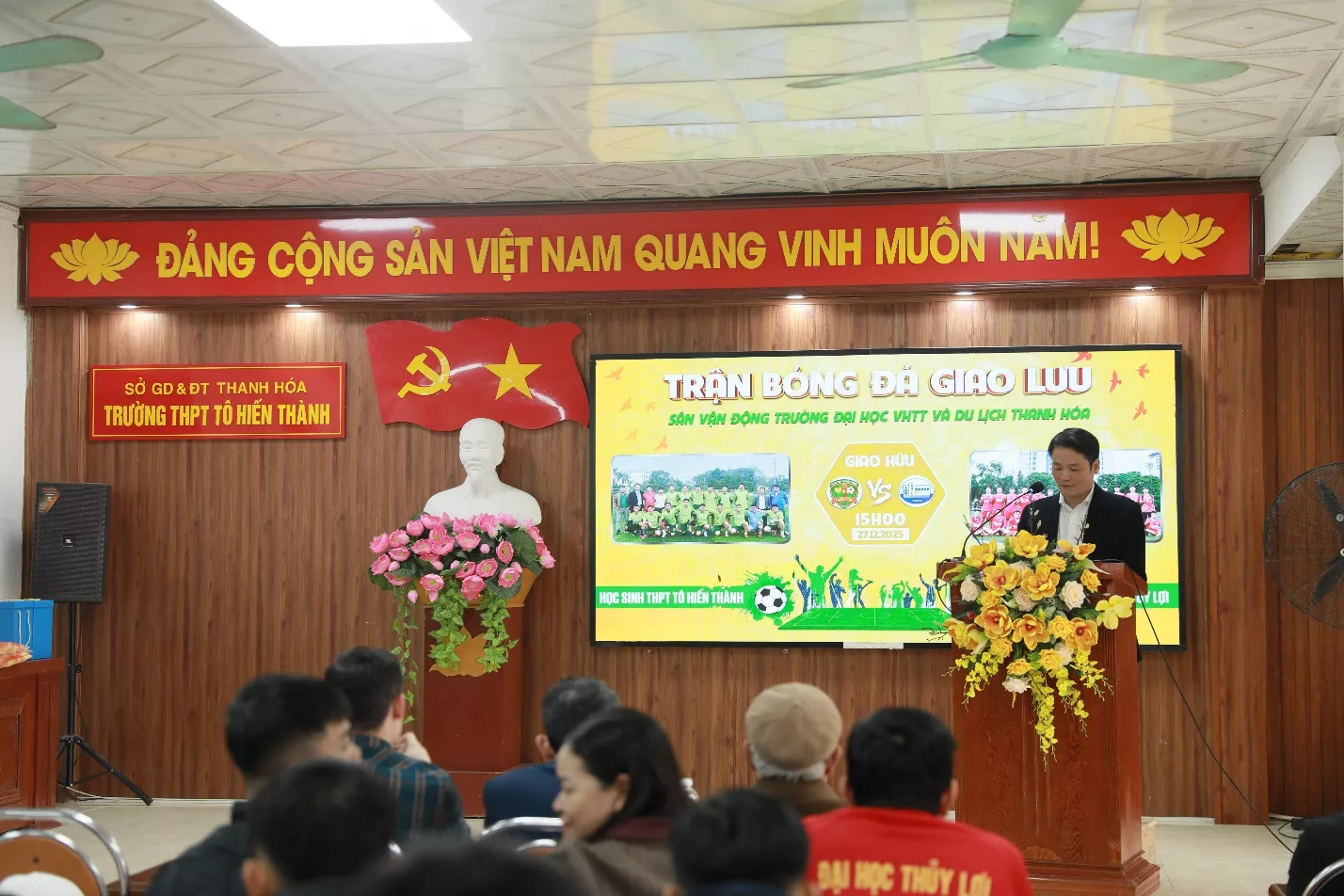 Thắt chặt quan hệ hợp tác hướng nghiệp và giao lưu thể thao cùng Trường THPT Tô Hiến Thành – Thanh Hóa.