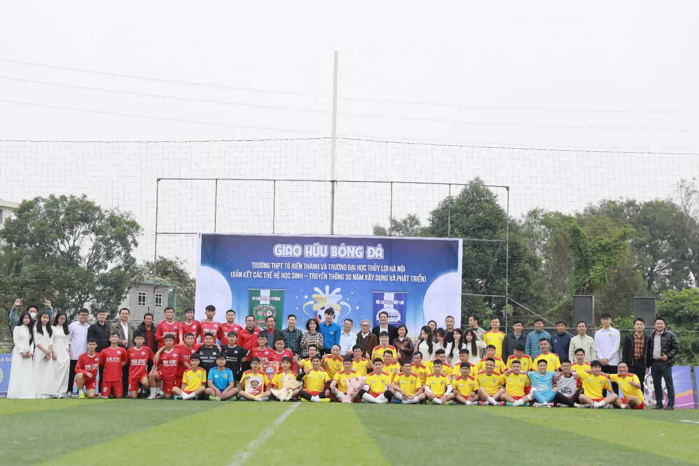 Thắt chặt quan hệ hợp tác hướng nghiệp và giao lưu thể thao cùng Trường THPT Tô Hiến Thành – Thanh Hóa.