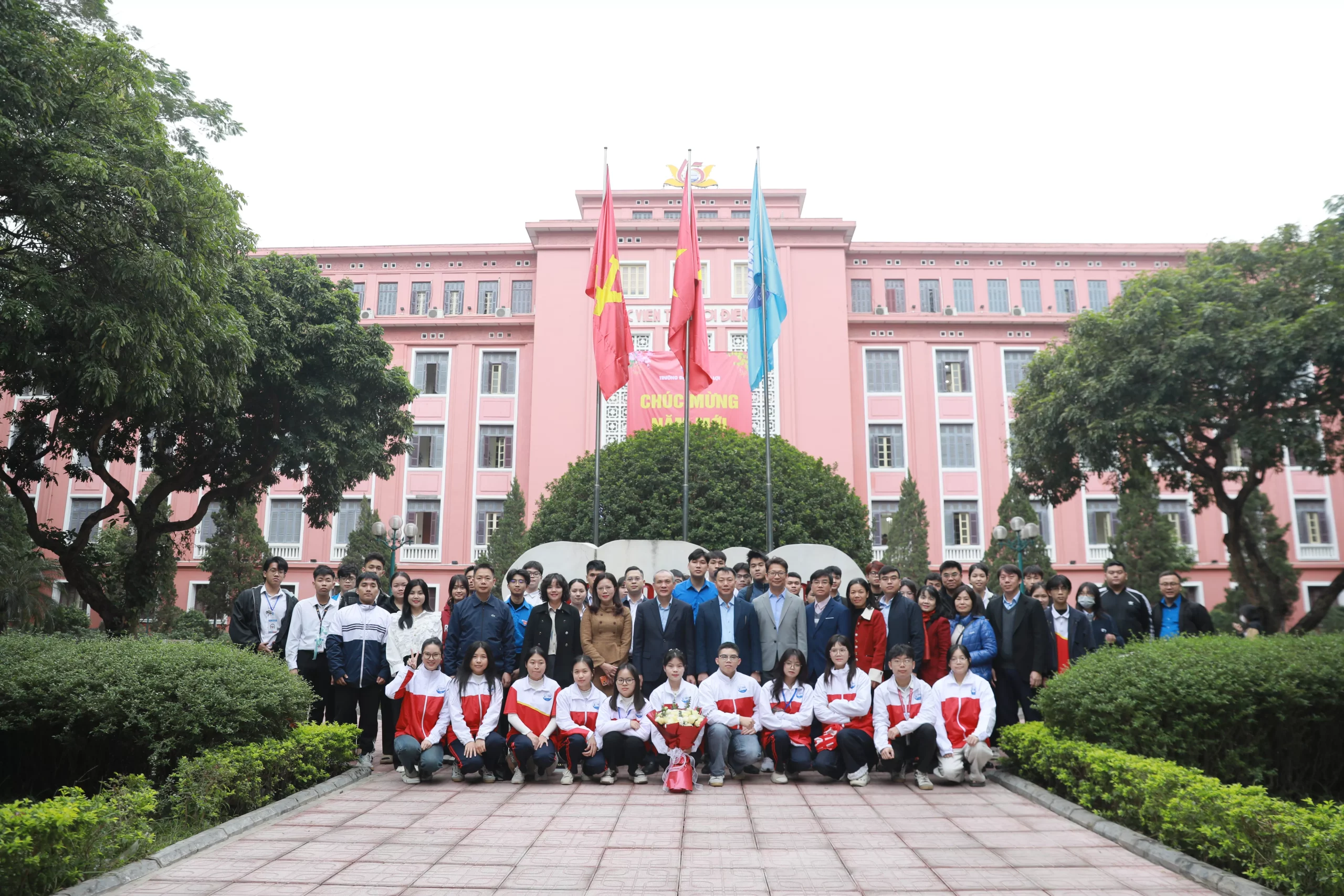 Giáo dục truyền thống cách mạng qua Lễ chào cờ đầu tiên của năm 2026