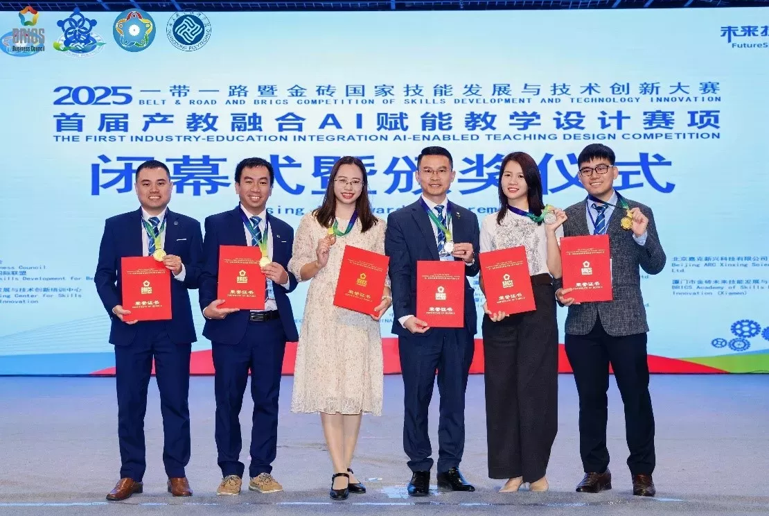 Trường Đại học Thủy lợi khen thưởng các giảng viên xuất sắc