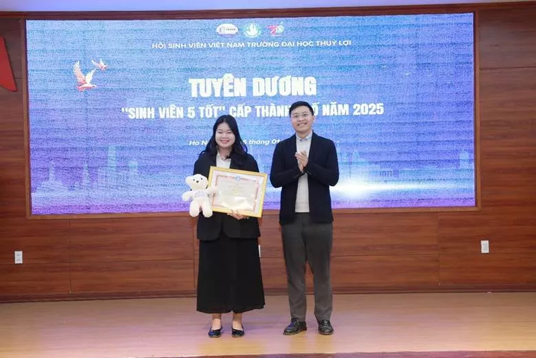 Kỷ niệm 76 năm Ngày truyền thống học sinh, sinh viên Việt nam và Tuyên dương “Sinh viên 5 tốt”