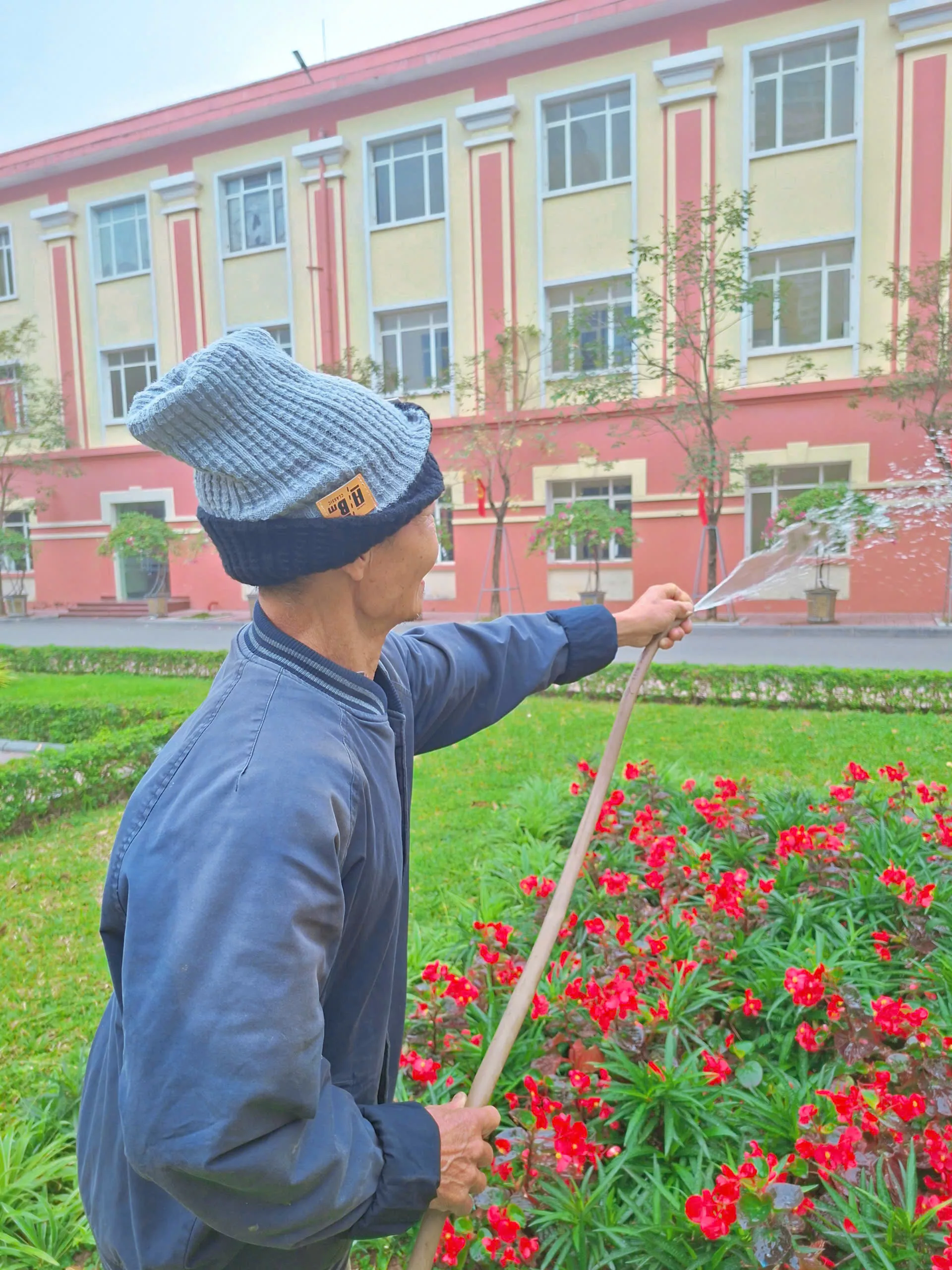 Người “nghệ sĩ” làm vườn của Đại học Thủy lợi
