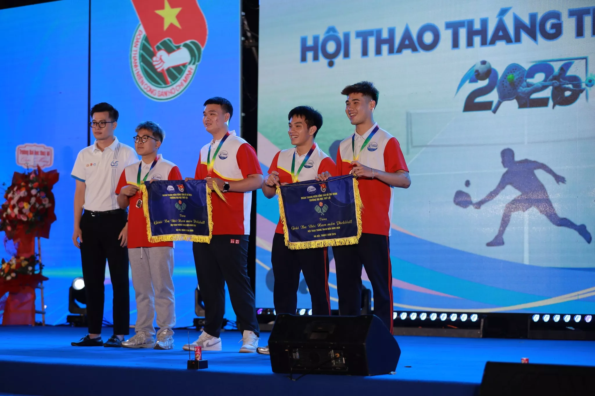 Tuổi trẻ Trường Đại học Thủy lợi khơi dậy khát vọng cống hiến trong tháng Ba lịch sử