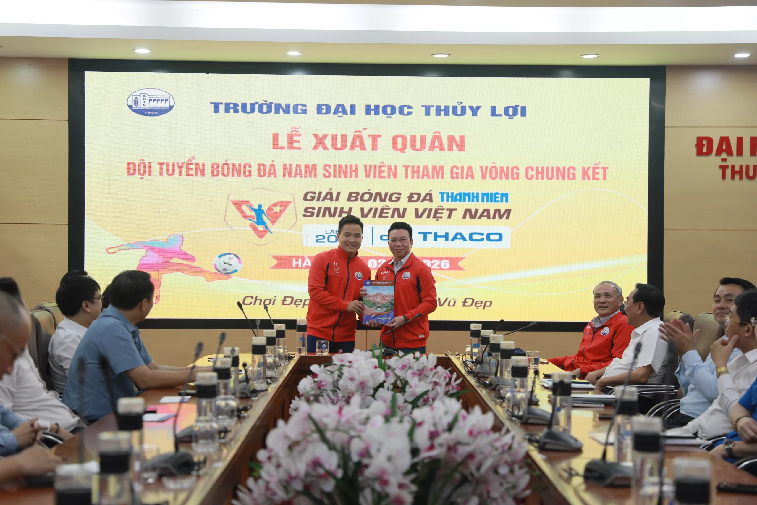 Xuất quân tham dự Vòng chung kết Giải bóng đá Thanh niên sinh viên Việt Nam lần thứ IV